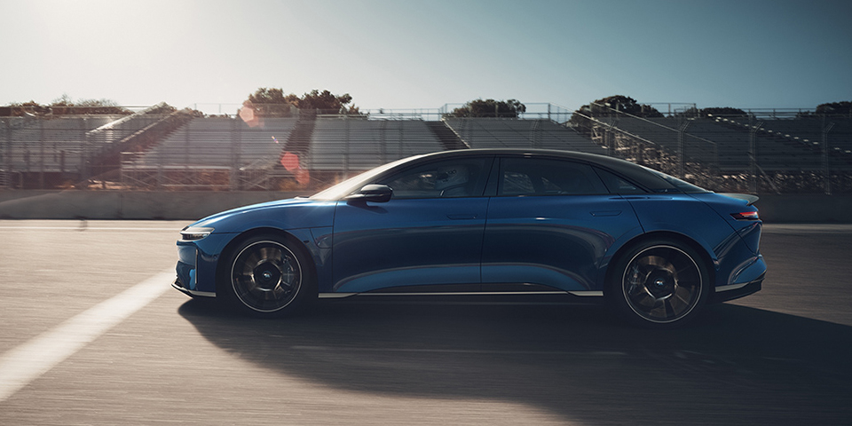 Car with Atlander LandXSport ATL33 tyres