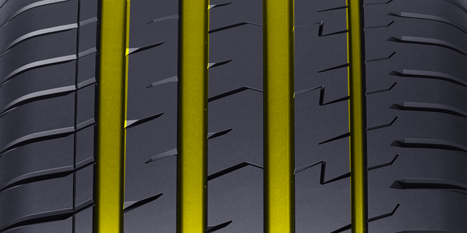 Tyre with wide longitudinal groove