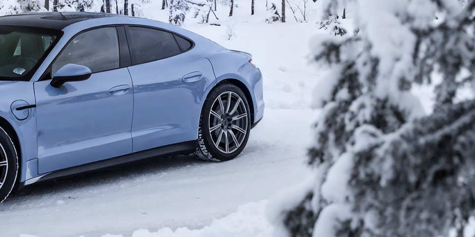 V-shaped tread groove design