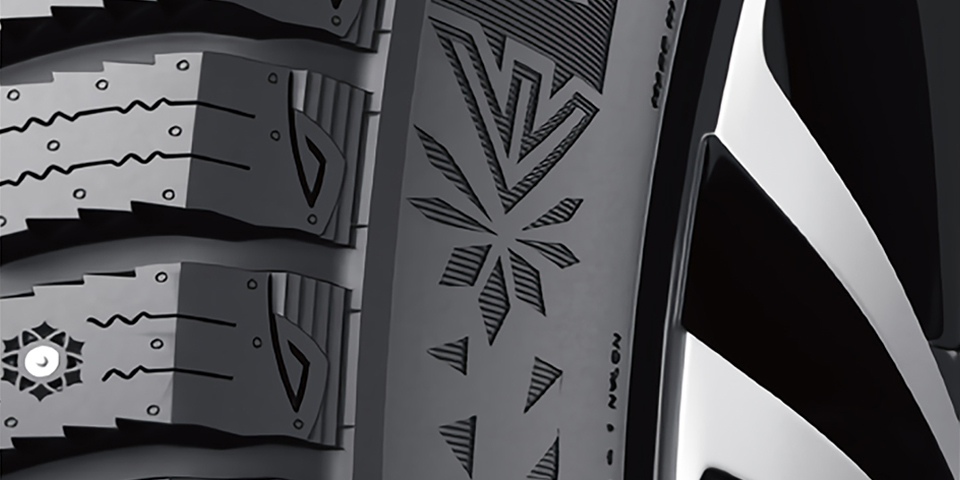 Wide V-shaped single guide grooves